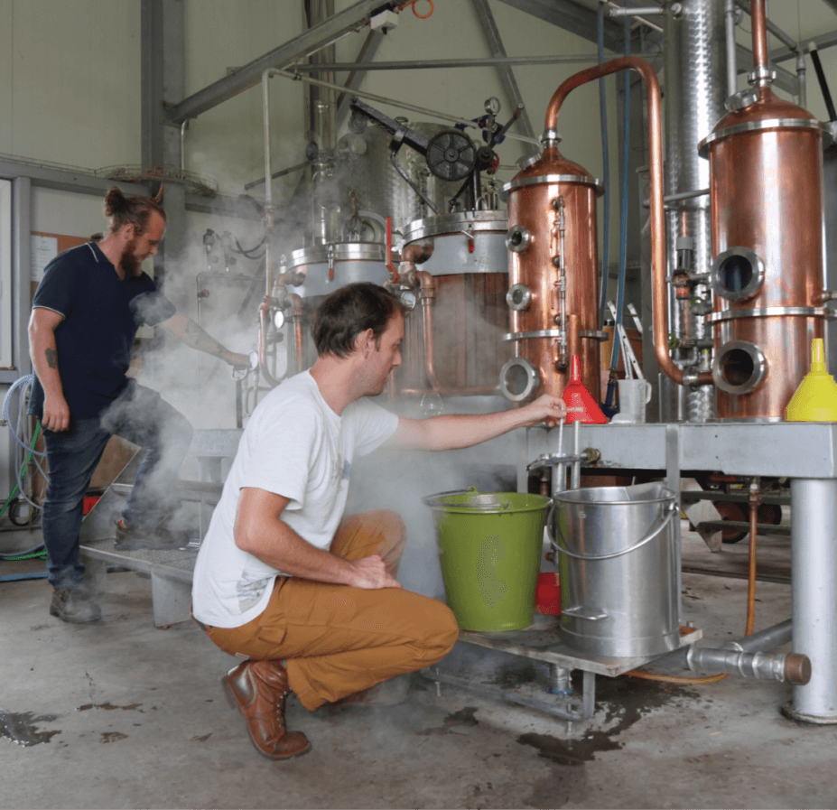L'alambic en action lors de la distillation
