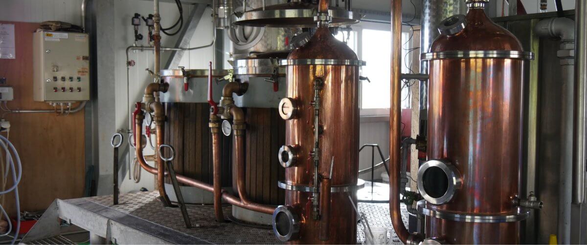 Alambic centenaire utilisé pendant nos ateliers de distillation à Féchy