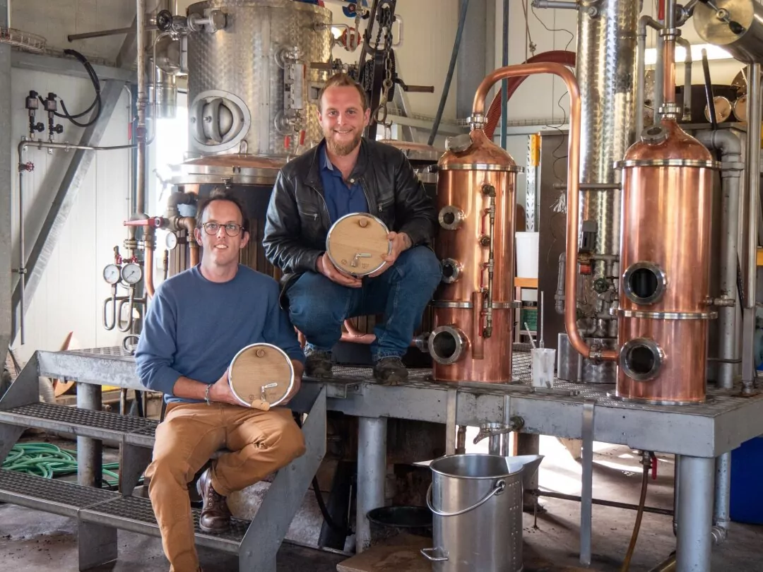 Article du journal La Côte sur l'atelier whisky à Féchy
